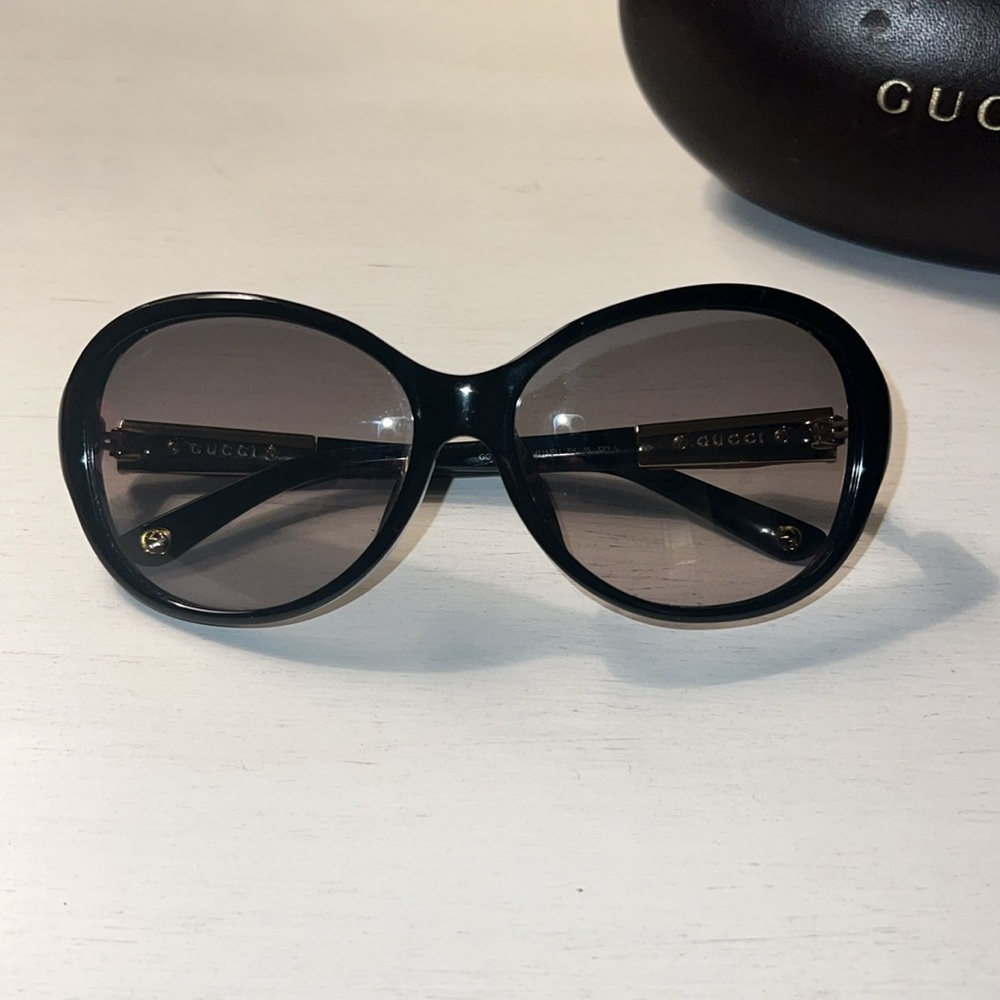 Black GUCCI Sunglasses - Picture 2 of 5